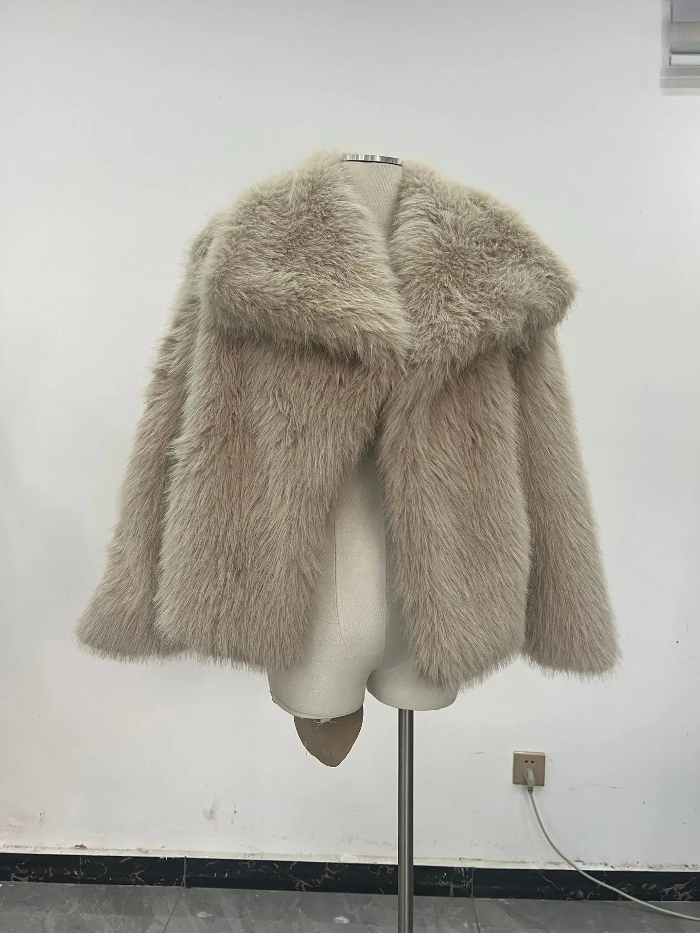 2025 Autumn and Winter New Faux Fur Jacket Women's Loose Long-sleeved Coat Toka Fox Fur